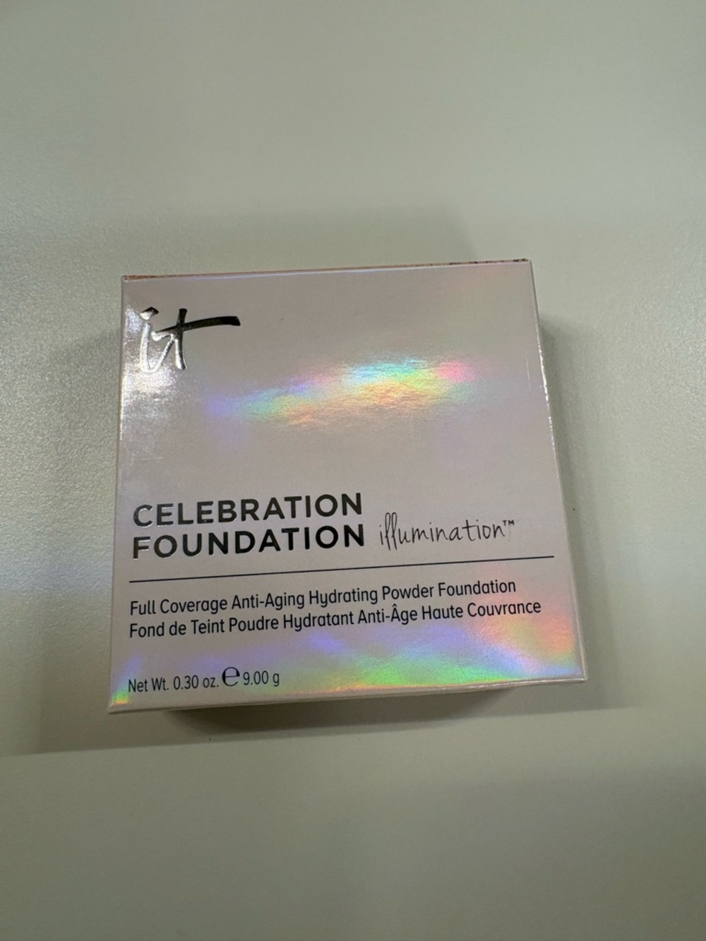 it cosmetics Celebration Foundation Illumination - Holographic Pink/White Box